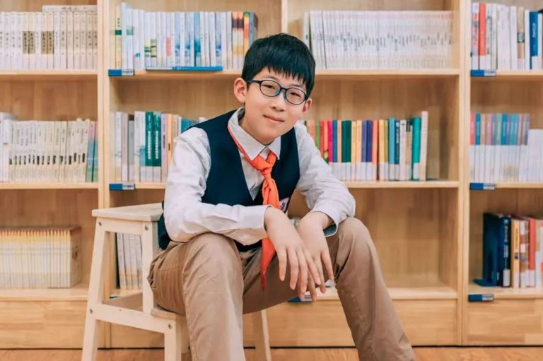 圣华学子·未来可期 | 镜头追光、砥砺前行的张闵翔 A Promising Future
