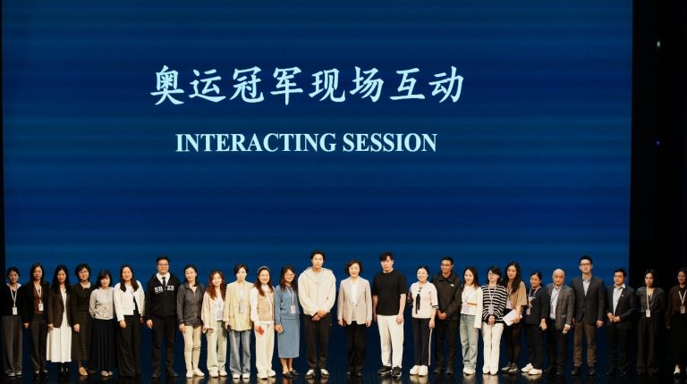 冠军领航 逐梦圣华｜游泳奥运冠军覃海洋受邀担任学校体育副校长